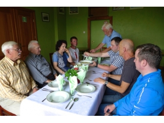 Po zakończeniu szkolenia i egzaminach ... wspólny lunch w lotniskowej Tawernie Awiatorów